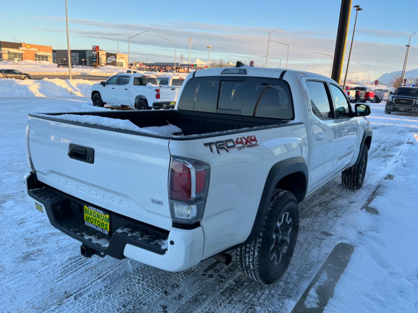 2022 WHITE /charcoal cloth TOYOTA TACOMA SR V6 (3TMCZ5AN6NM) with an 3.5L engine, Automatic transmission, located at 1960 Industrial Drive, Wasilla, 99654, (907) 274-2277, 61.573475, -149.400146 - Photo#4